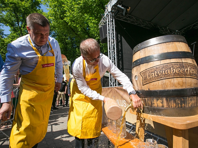 Rīgā atklāts alus festivāls "Latviabeerfest 2016"