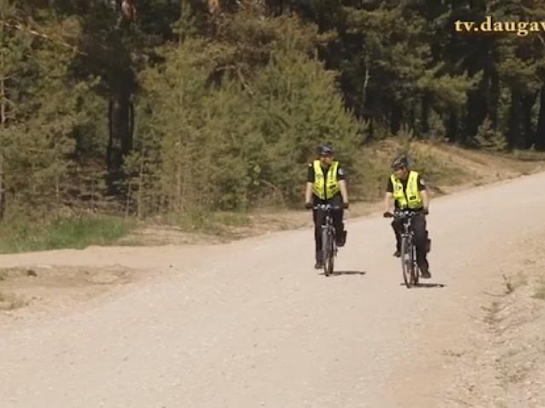 Daugavpilī darbu sākusi Pašvaldības policijas velopatruļa

