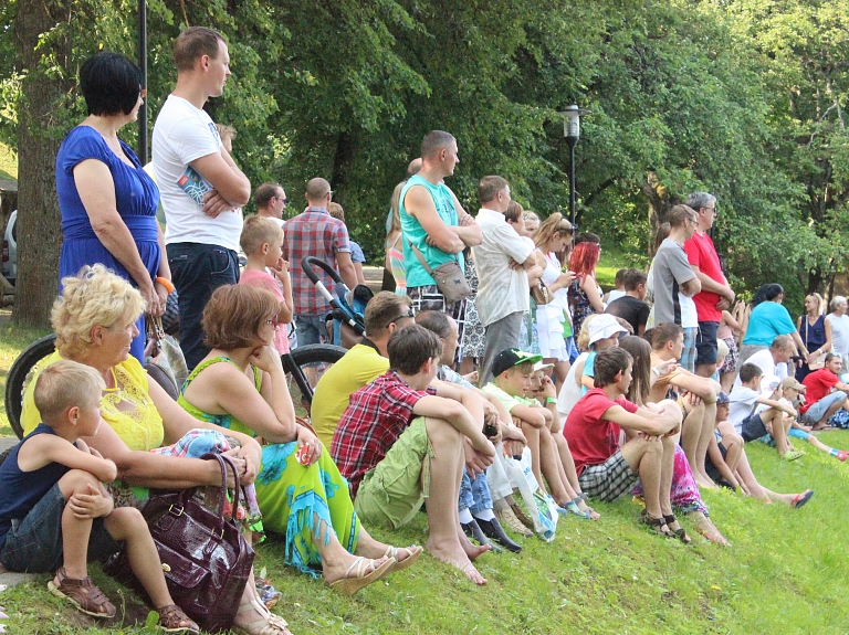 2016.gada sākumā Latvijā par 17,1 tūkstoti iedzīvotāju mazāk nekā pirms gada

