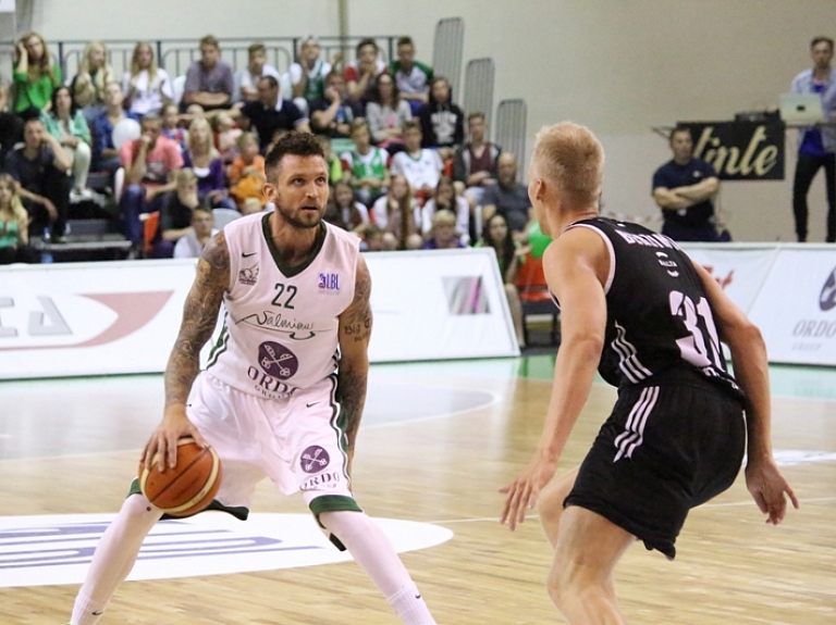 "VEF Rīga" basketbolisti nonāk uzvaras attālumā no Latvijas čempionu titula