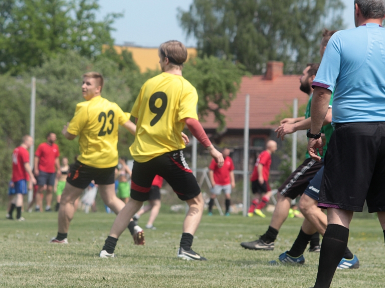 Valmierā notiek Vidzemes futbola svētki "Liesmas kauss"
