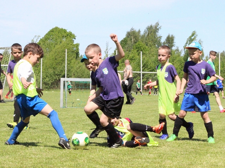 Dobeles novadā ar IZM atbalstu grib iegādāties sporta inventāru sešiem bērnudārziem

