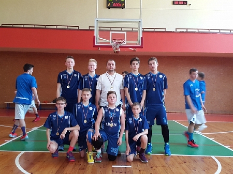 Līvānu sporta skolas basketbola zēnu komanda sezonu noslēdz Baltijas zēnu basketbola līgā

