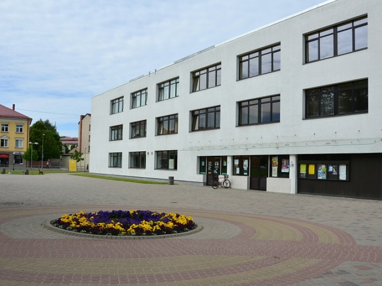 Metu konkursā Valmieras Kultūras centra ēkas pārbūvei saņemti septiņi piedāvājumi


