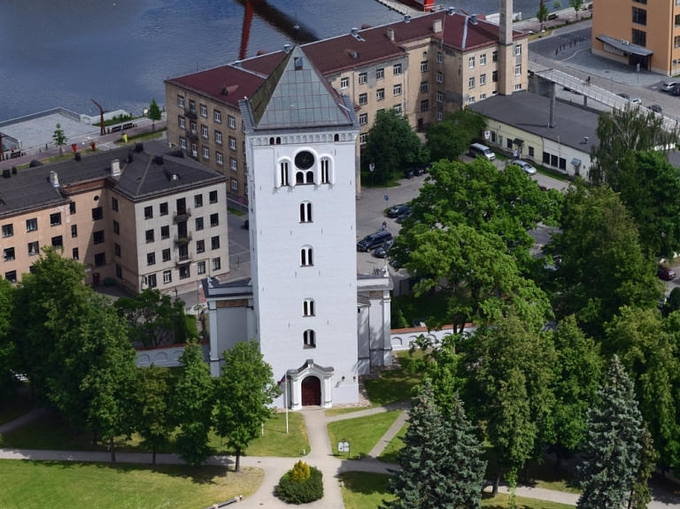 Pirmo reizi Jelgavas Sv.Trīsvienības baznīcas tornis piedalīsies Baznīcu naktī

