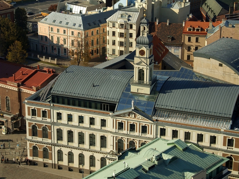 Dzīvokļa īpašniece lūdz Rīgas domi pārskatīt "Rīgas namu pārvaldnieka" atzinumu par ēku Akmeņu ielā - precizēts