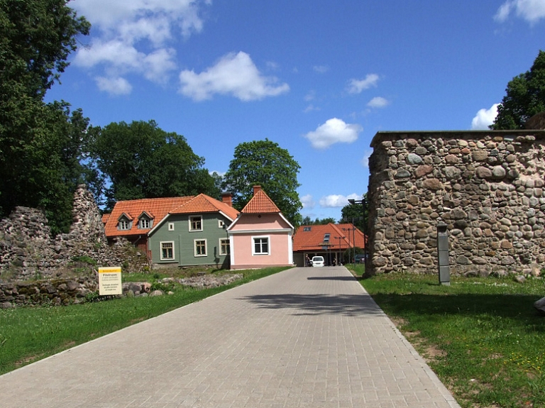 Valmieras muzejā atklās Mētras Drulles grafikas darbu izstādi

