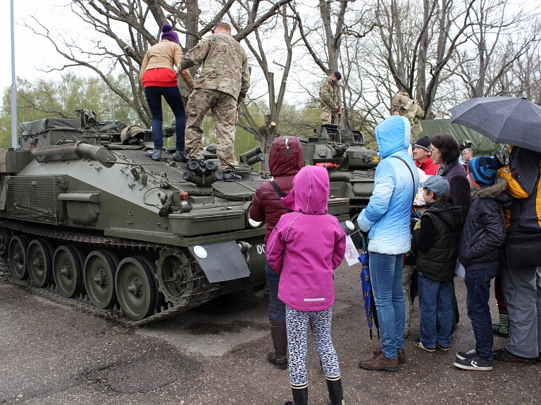 Rēzeknē notiks ASV un Latvijas militārās tehnikas apskate

