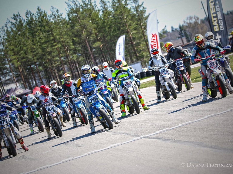 Supermoto turpina sezonu – Latvijā noslēgsies Baltijas čempionāta cīņas

