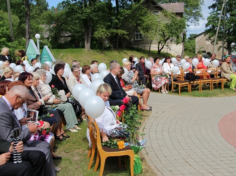 Ar skanīgu koncertu atzīmēta Staiceles Mūzikas un mākslas skolas 10.jubileja