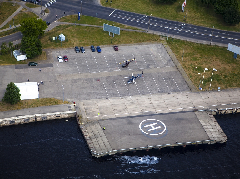 Svinīgi atklāj pirmo sertificēto heliportu Rīgā

