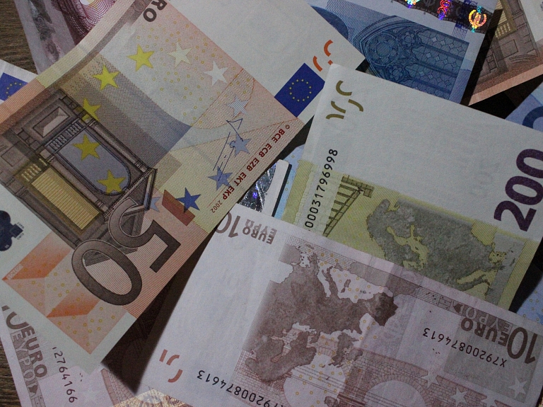 Siguldas pašvaldība piedzīs 5976 eiro par latvāņa izplatības ierobežošanas pasākumu neveikšanu

