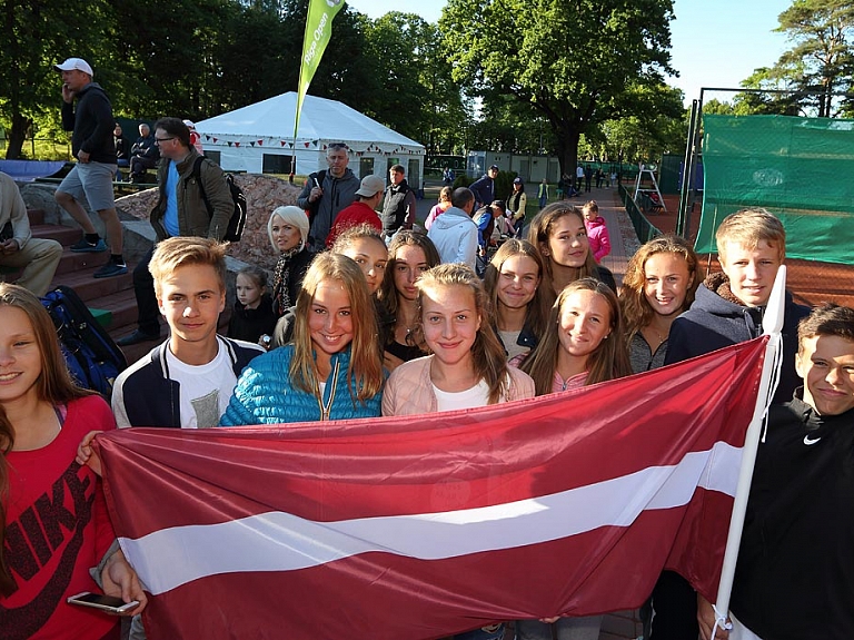 Mežaparkā sācies lielākais jauniešu tenisa turnīrs Eiropā

