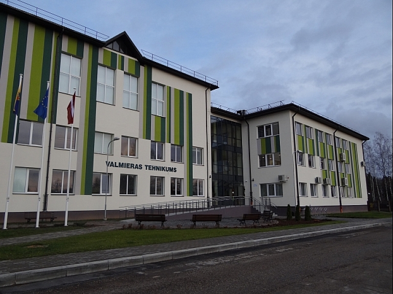 Konkursā uz Valmieras tehnikuma direktora amatu pieteikušies septiņi kandidāti

