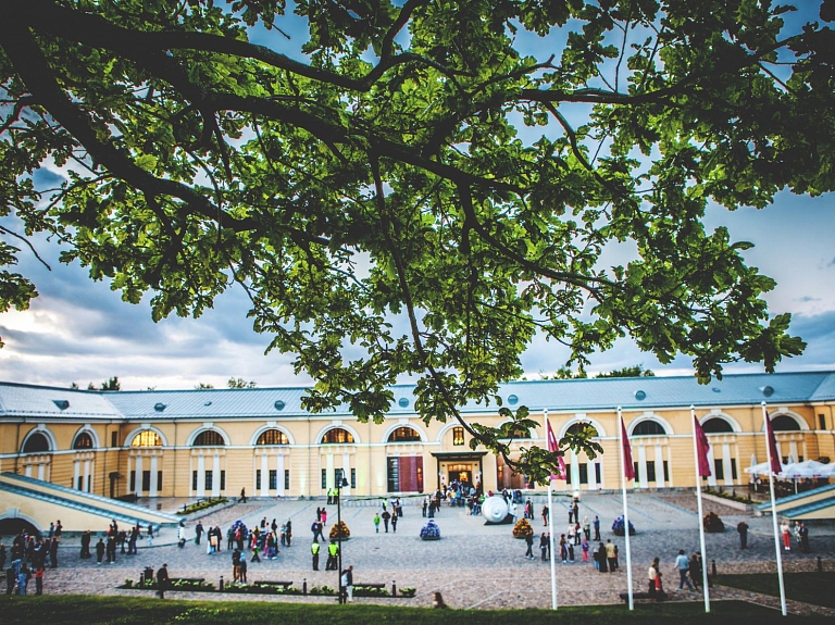 Marka Rotko mākslas centrs darba laiks un īpašas cenas Līgo svētkos
