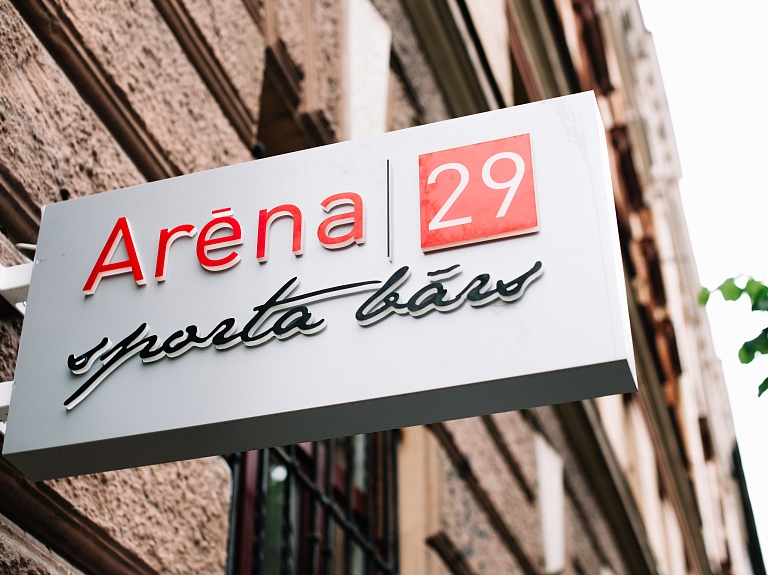 Hokejists Daugaviņš un futbolists Vapne atver sporta bāru

