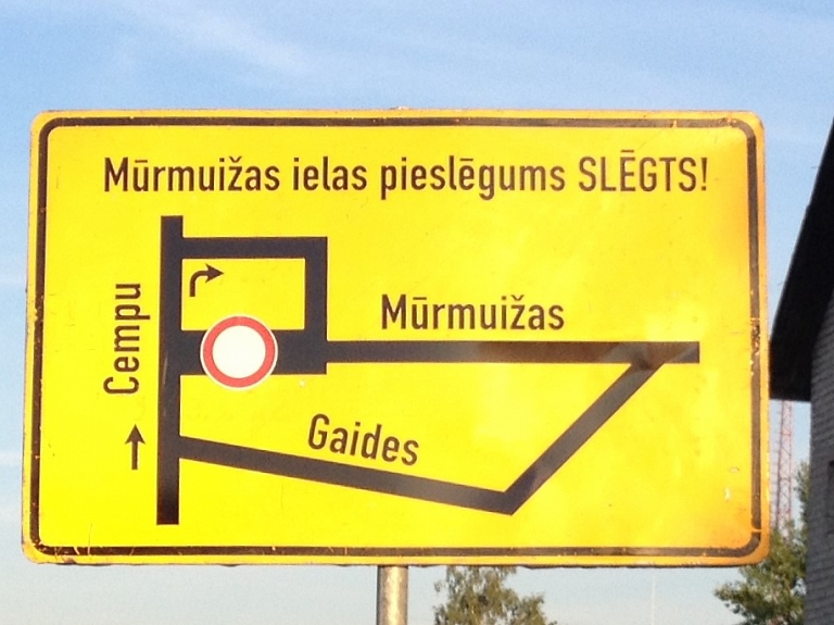 Valmierā slēgts Mūrmuižas ielas pieslēgums Cempu ielai