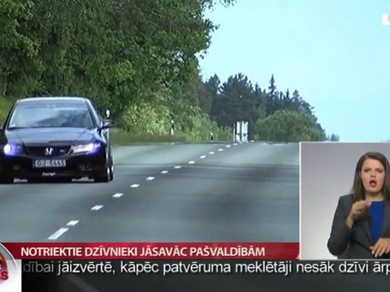 Uz ceļiem notriektie dzīvnieki jāsavāc pašvaldībām