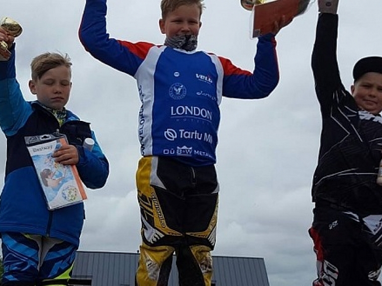 BMX kluba "Tālava/VBSS" sportisti uz goda pjedestāla Igaunijā