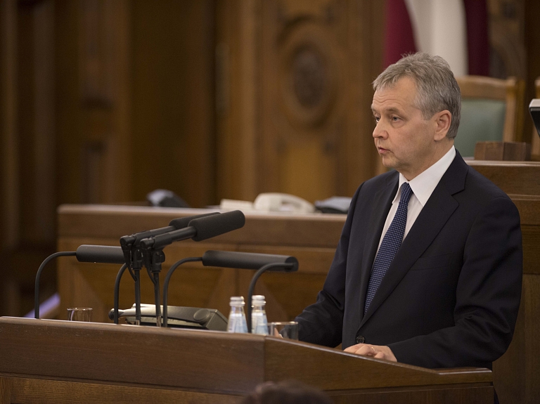 Latkovskis: Jāsāk skandināt trauksmes zvanu par patvēruma meklētāju integrāciju, kamēr situācija nav kritiska

