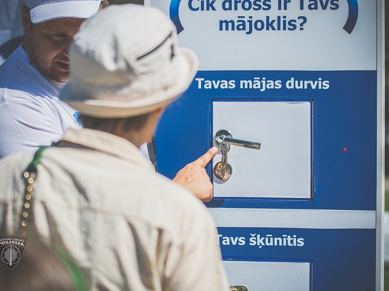 Gaidāmas garas brīvdienas; Latgales policija aicina parūpēties par mājokļa drošību

