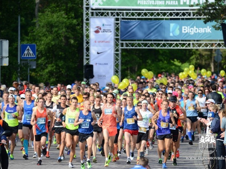 Ogrēniešiem Rozem un Kaimiņam dubultuzvara Ventspils maratonā 