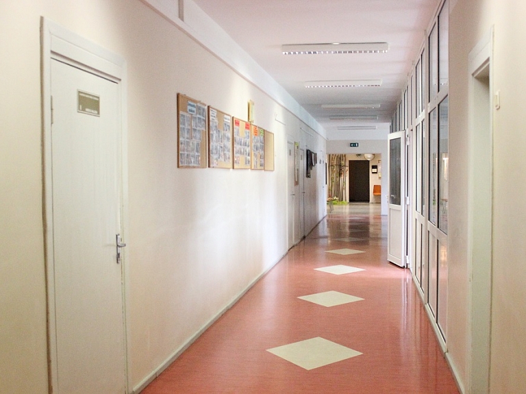 Skolēnu skaits Latvijas lielākajā un mazākajā skolā atšķiras 133 reizes

