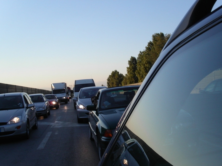 Jelgavā sasniegts satiksmes intensitātes rekords - vairāk nekā 42 000 automašīnu diennaktī

