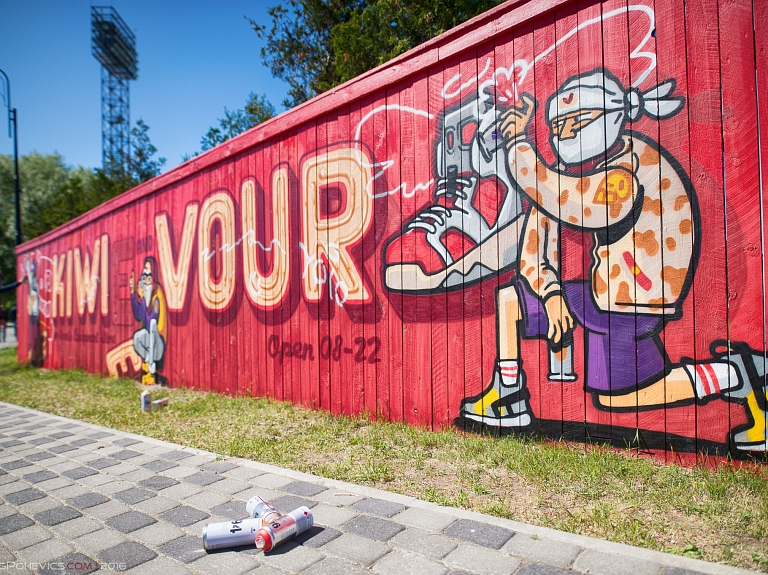 Grafiti zīmējumu konkurss Liepājā uz oficiālās grafiti sienas turpināsies visu vasaru

