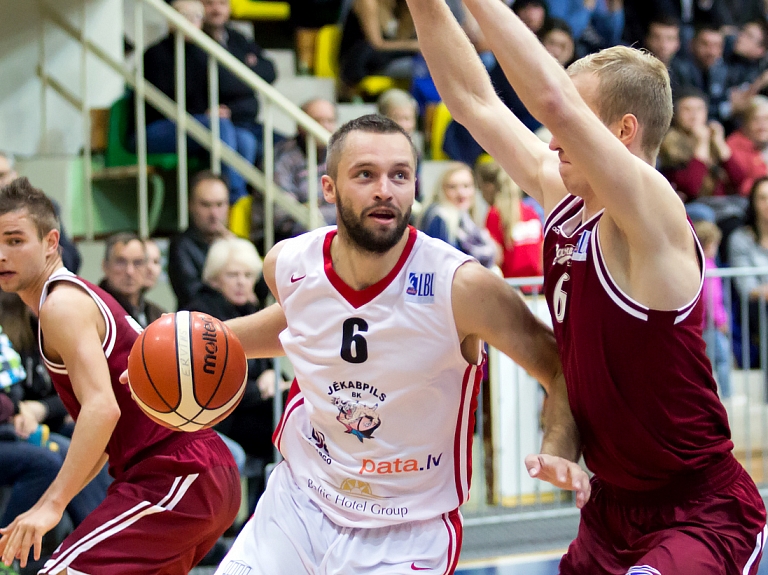 Oskars Virsis paliek basketbola klubā "Jēkabpils"

