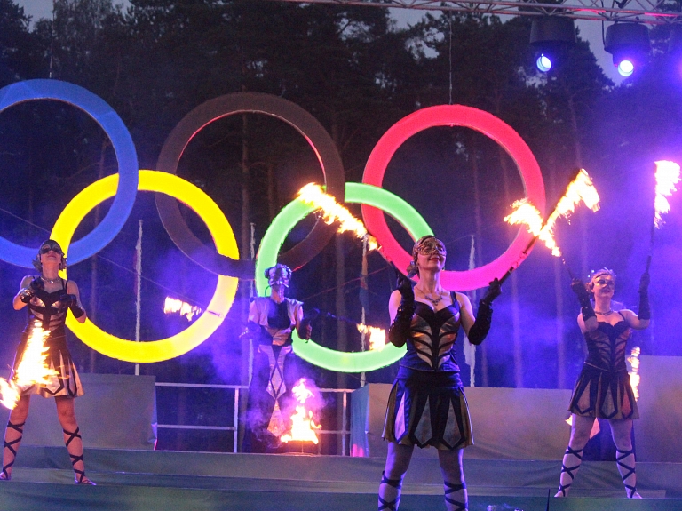 Valmierā svinīgi atklāta Latvijas IV olimpiāde