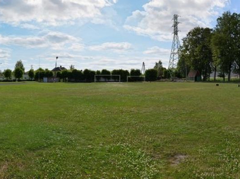 Sākti pārbūves būvdarbi Pļaviņu novada ģimnāzijas stadionā