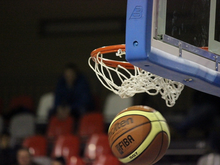 Latvijas basketbola izlase olimpisko kvalifikācijas turnīru sāk ar pārliecinošu uzvaru pār Japānu

