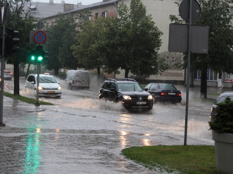 Jūnijā pārspēta gaisa temperatūras un nokrišņu norma

