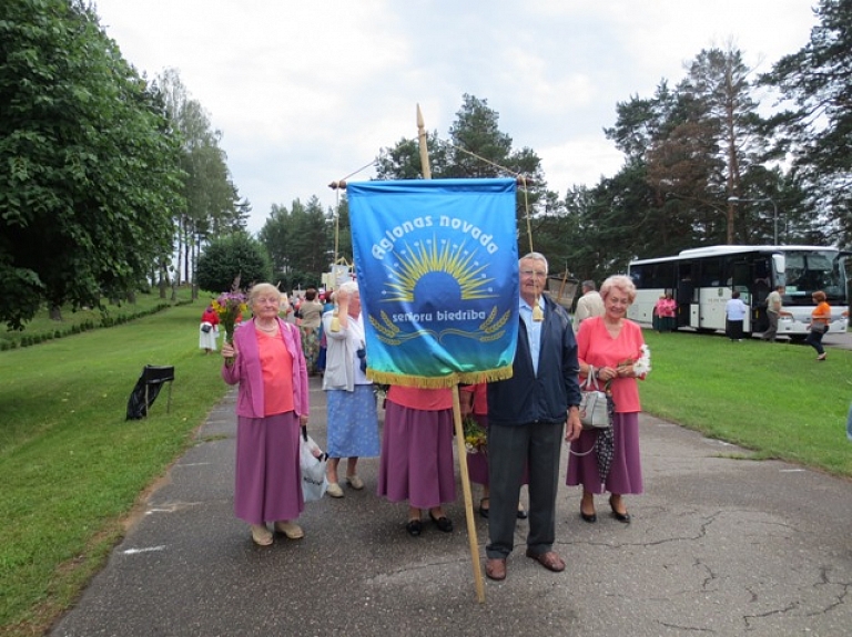 Aglonā aizvadīts XV Latgales senioru dziesmu un deju festivāls

