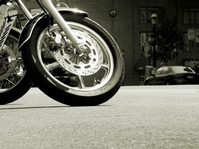 Aglonas novadā nokrīt motociklists un gūst traumas