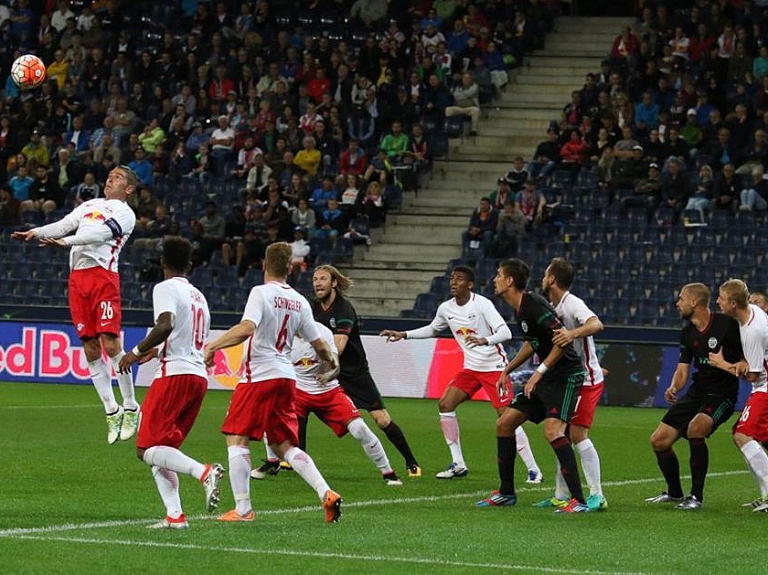 "Liepāja" pašaizliedzīgā cīņā mača beigās ielaiž vārtus un zaudē "Salzburg" futbolistiem