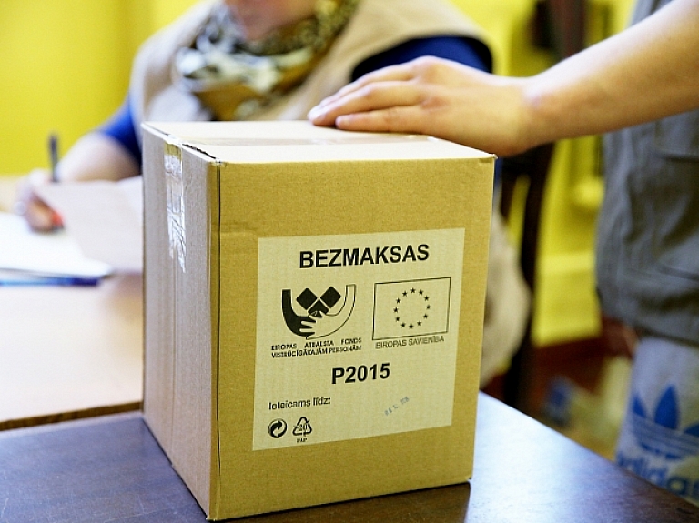 Valmierā dalīs pārtikas preču, higiēnas un saimniecības preču pakas

