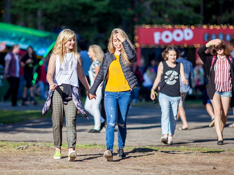 Vārtus vērs "Positivus" telšu pilētiņa