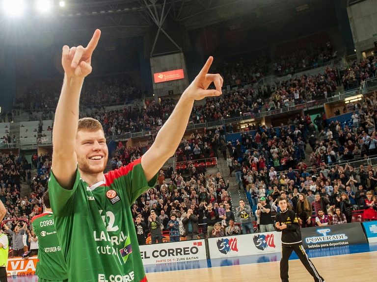 Dāvis Bertāns pievienojas "Spurs" klubam

