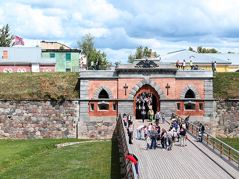 Daugavpils cietoksnī sākas starptautisks kara vēstures rekonstrukcijas klubu festivāls

