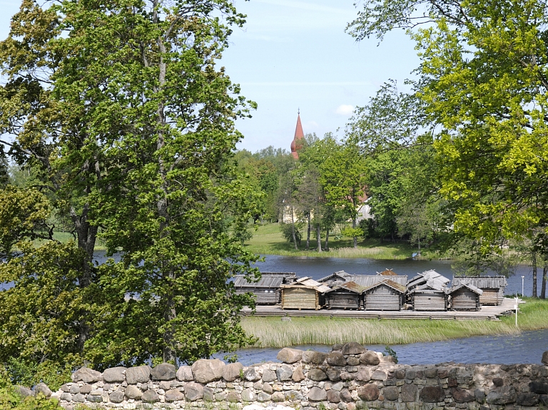 Āraišu arheoloģiskajā muzejparkā norisinās eksperimentālās arheoloģijas nometne