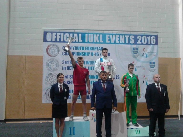 Edgars Prancāns triumfē Eiropas čempionātā svarbumbu celšanā jauniešiem U-18 grupā

