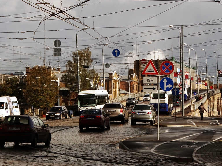 Triatlona laikā gaidāmas izmaiņas Rīgas sabiedriskā transporta kustībā un pieturvietu izvietojumā

