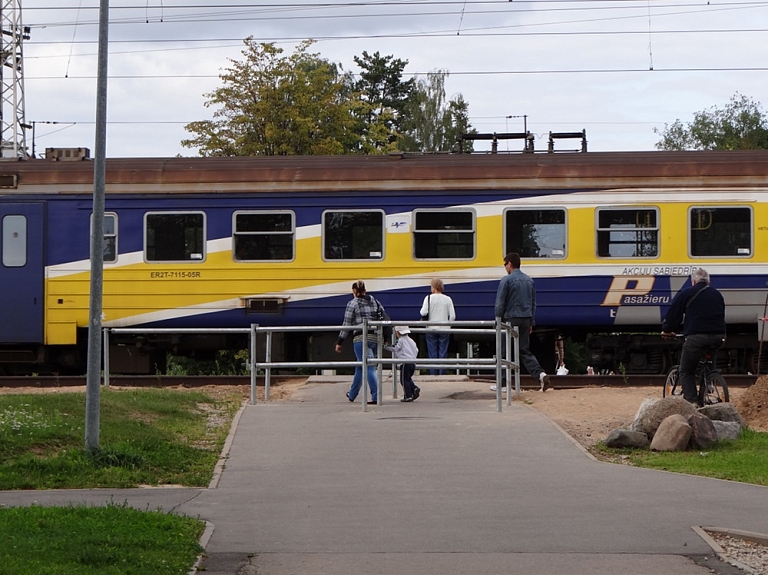 Norīkos papildu vilcienu maršrutā Carnikava-Rīga

