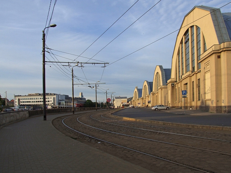 Augustā stāsies spēkā izmaiņas Centrāltirgus autotransporta caurlaižu cenrādī

