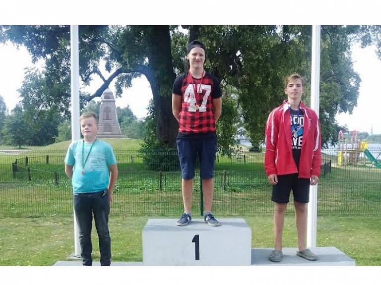 Airēšanas slaloma junioriem augstas vietas Lucavsalas čempionātā

