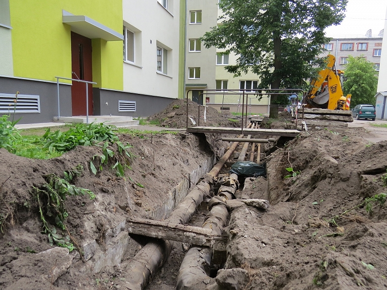 Liepājā uzsāk siltumtīklu rekonstrukciju māju iekšpagalmos