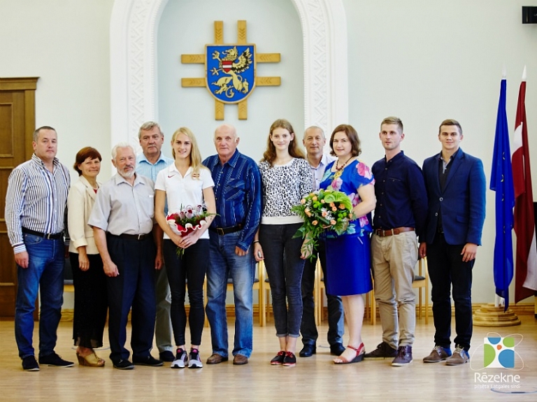 Gunta Latiševa - Čudare apciemo Rēzeknes pilsētas domi pirms došanās uz "Rio 2016"