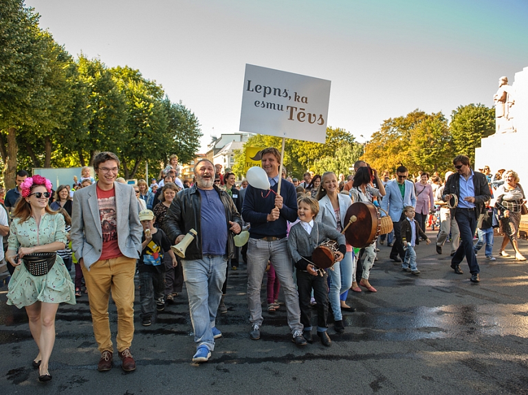 Tēva dienas festivāls un gājiens šogad notiks 10.septembrī

